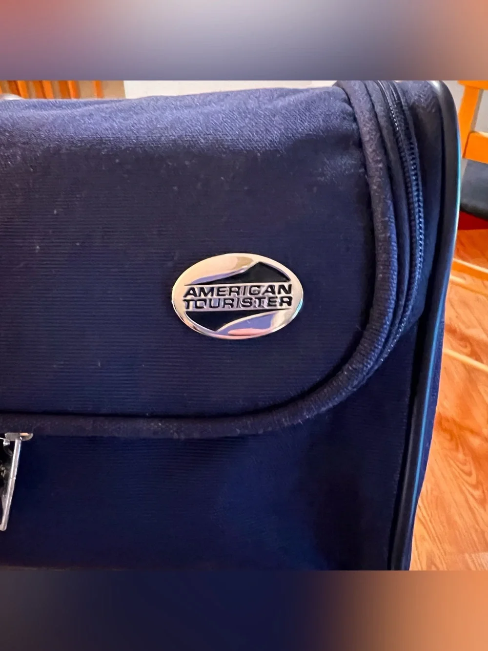 American Tourister Travel Bathroom Bag Lined Elastic Straps Zipper compartment